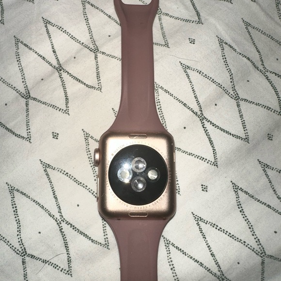 Apple Watch Series 3 w/ Cellular | Rose Gold | 38mm - Picture 3 of 4